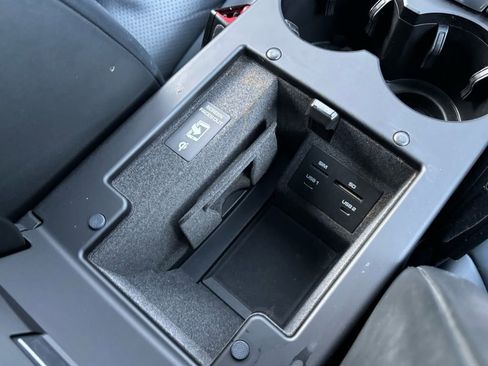 Certified 2023 Porsche Macan image 10