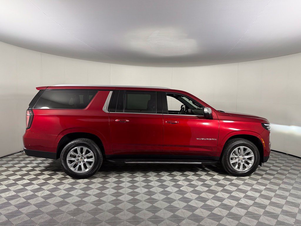 Used 2025 Chevrolet Suburban Premier AWD/4WD image 7