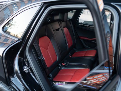 Used 2018 Porsche Macan Sport Edition image 18