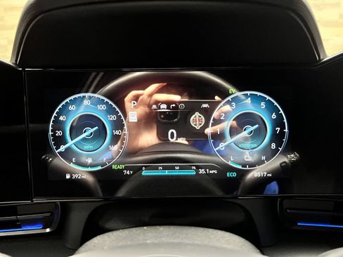 Used 2025 Hyundai Elantra SEL FWD image 25