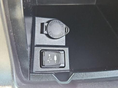 Used 2017 Toyota Camry LE FWD image 24