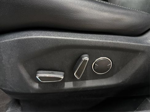 Used 2017 Ford Edge Titanium FWD image 32