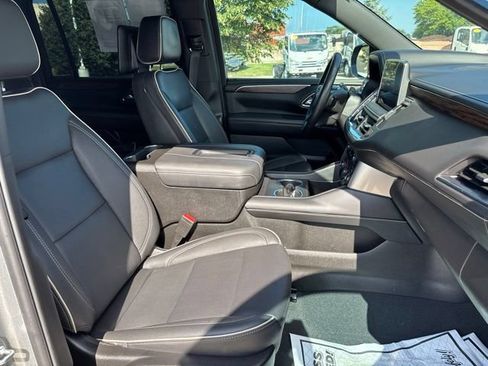Used 2024 Chevrolet Suburban Premier w/ Advanced Technology Package AWD/4WD image 30