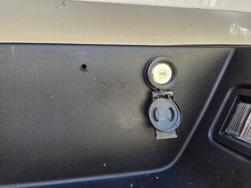 Used 2015 Ford F150 XL w/ Equipment Group 101A Mid AWD/4WD image 38