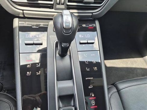 Used 2023 Porsche Macan AWD/4WD image 12