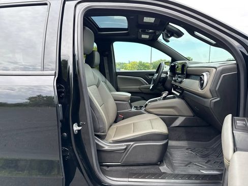 Used 2025 Chevrolet Colorado ZR2 w/ Technology Package AWD/4WD image 11