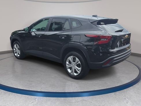 Used 2024 Chevrolet Trax LS FWD image 7