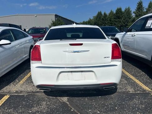 Used 2021 Chrysler 300 Touring RWD image 3