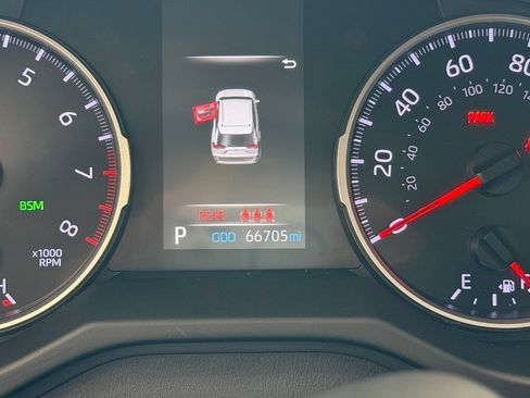 Used 2022 Toyota RAV4 XLE w/ Convenience Package FWD image 21