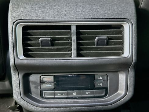 Used 2025 Volkswagen Atlas SE image 26