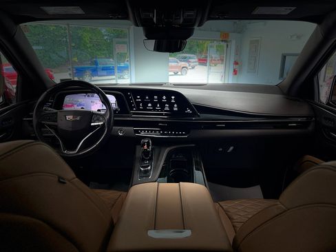Used 2023 Cadillac Escalade ESV Sport w/ LPO, ONYX Package AWD/4WD image 22