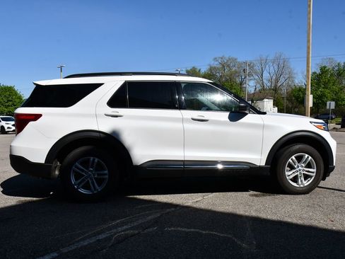 Used 2023 Ford Explorer XLT w/ Equipment Group 202A AWD/4WD image 7