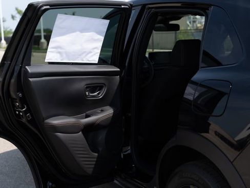 Used 2023 Honda HR-V Sport image 18