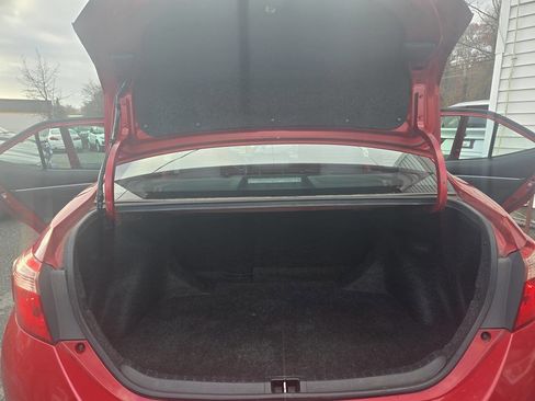 Used 2018 Toyota Corolla LE image 12