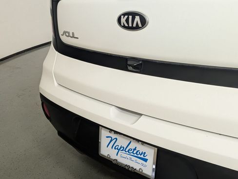 Used 2018 Kia Soul w/ Convenience Package FWD image 7