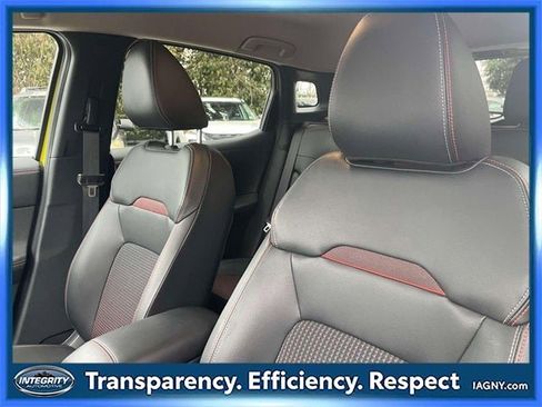 Certified 2025 Nissan Kicks SR image 19