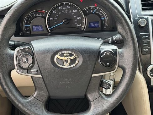 Used 2012 Toyota Camry L image 11