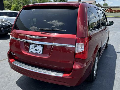 Used 2016 Chrysler Town & Country Touring w/ Driver Convenience Group FWD image 16