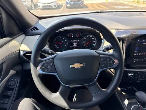 Used 2022 Chevrolet Traverse LS FWD image 9