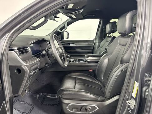 Used 2022 Jeep Wagoneer Series II AWD/4WD image 4