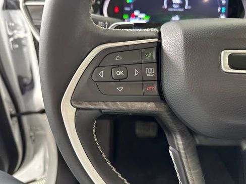 Used 2023 Jeep Grand Cherokee 4WD 4xe w/ Luxury Tech Group II image 15