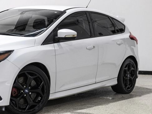 Used 2017 Ford Focus ST FWD image 12