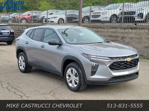 Used 2025 Chevrolet Trax LS w/ Driver Confidence Package FWD image 7