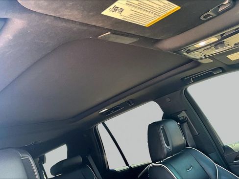 Used 2021 Cadillac Escalade Premium Luxury AWD/4WD image 16