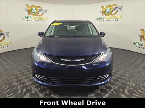 Used 2017 Chrysler Pacifica LX w/ Tire & Wheel Group FWD image 2
