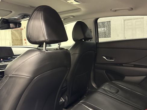 Used 2024 Hyundai Elantra Limited image 15