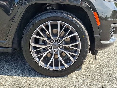 Used 2024 Jeep Grand Cherokee L Summit AWD/4WD image 8