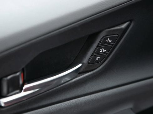 Used 2023 Toyota Prius Limited image 19