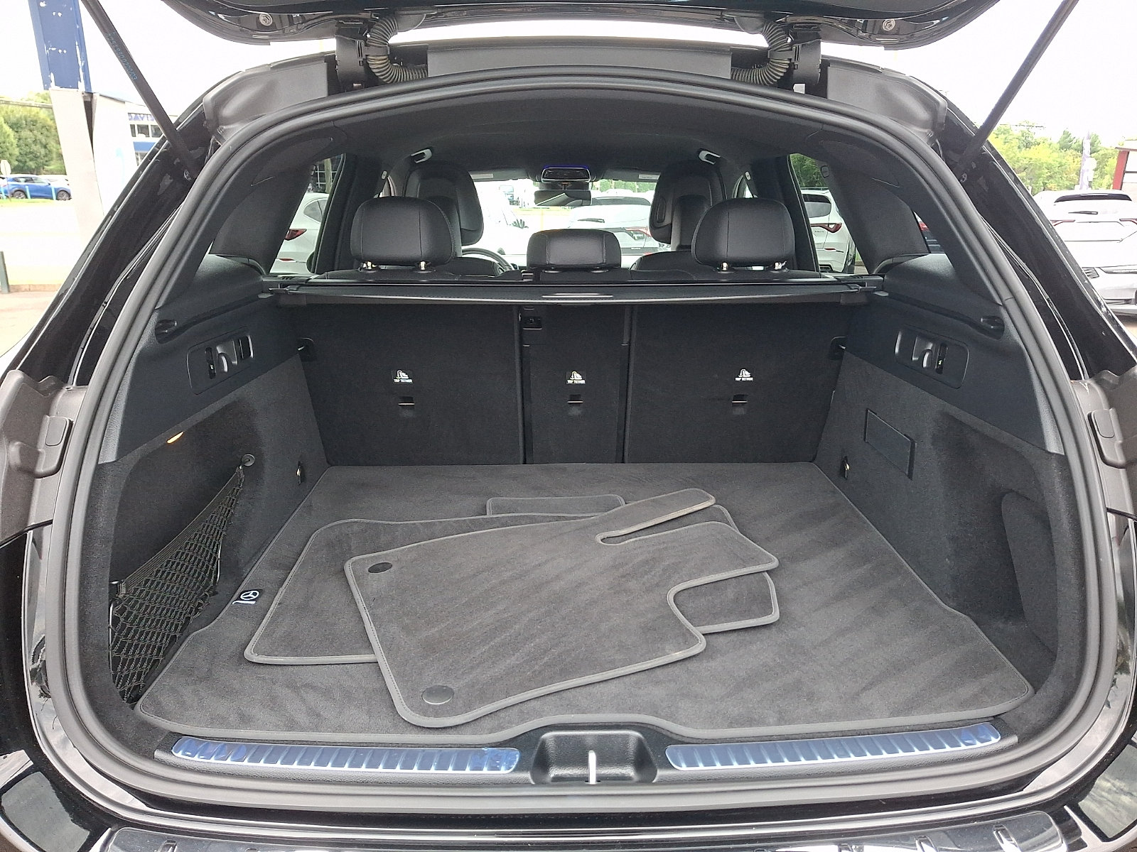 Used 2025 Mercedes-Benz GLC 300 image 29