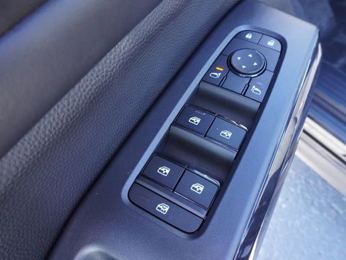 New 2025 Nissan Pathfinder SV image 16