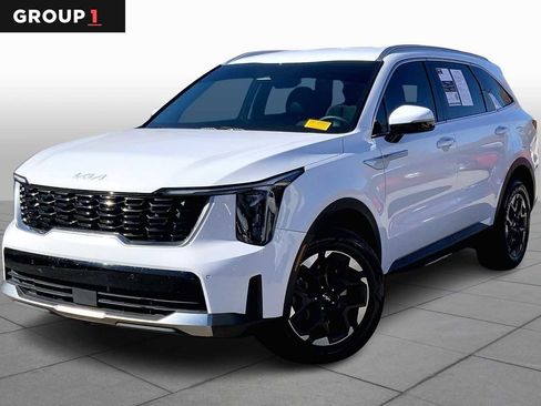 Certified 2025 Kia Sorento S image 1