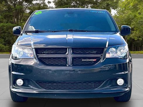 Used 2019 Dodge Grand Caravan SE FWD image 3