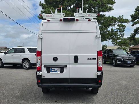 Used 2023 RAM ProMaster 2500 w/ Driver Convenience Group FWD image 4