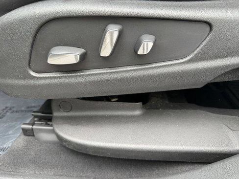 Used 2017 Cadillac XT5 Platinum w/ Driver Assist Package image 25