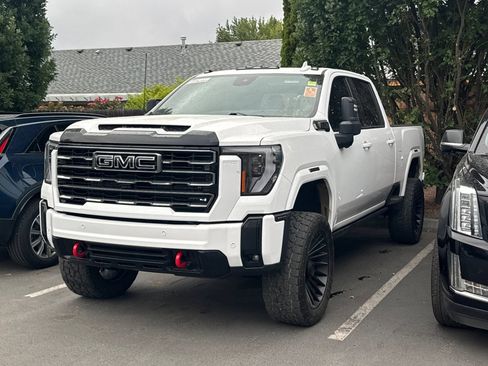 Used 2025 GMC Sierra 3500 AT4 w/ AT4 Premium Plus Package AWD/4WD image 2
