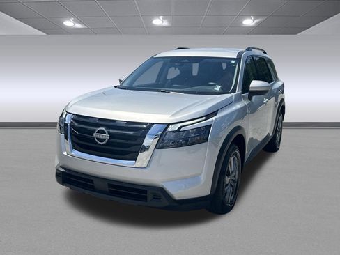 Used 2025 Nissan Pathfinder SV FWD image 7
