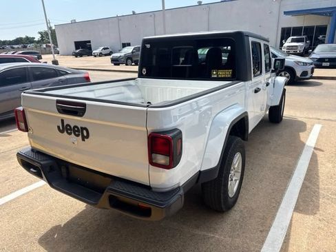 Used 2022 Jeep Gladiator Sport AWD/4WD image 7