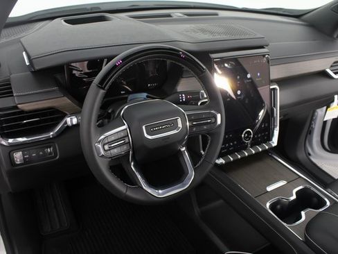 New 2026 GMC Acadia Denali w/ Super Cruise Package image 9