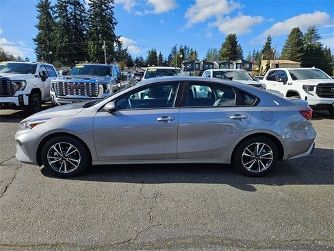 Used 2024 Kia Forte LXS image 2