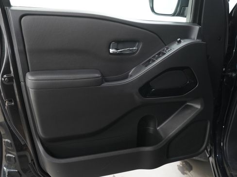 Used 2023 Nissan Frontier SV AWD/4WD image 21