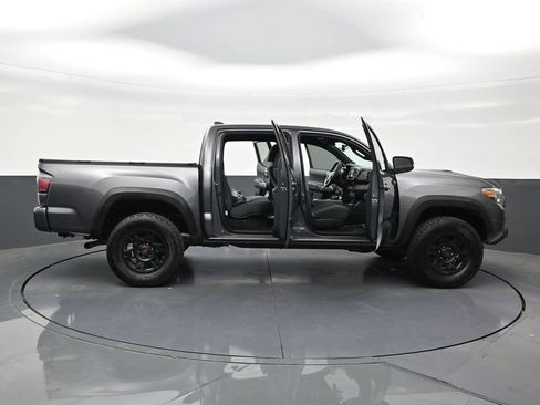 Used 2017 Toyota Tacoma TRD Sport w/ Tow Package RWD image 30
