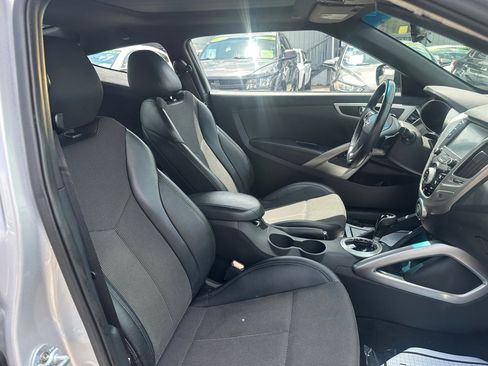 Used 2016 Hyundai Veloster w/ Option Group 03 FWD image 13