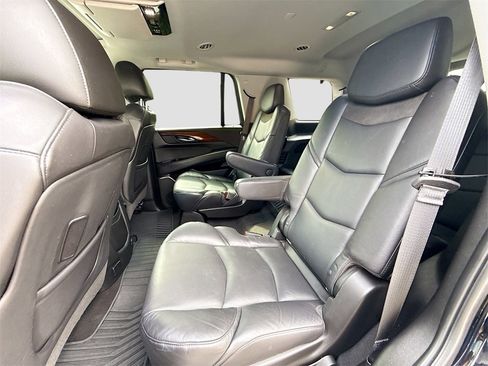 Used 2019 Cadillac Escalade Luxury image 26