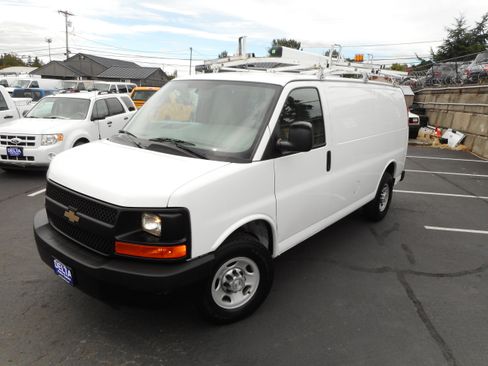 Used 2015 Chevrolet Express 2500 RWD image 10