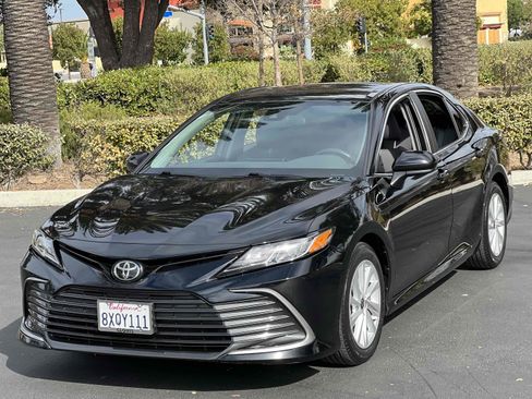 Used 2021 Toyota Camry LE image 19