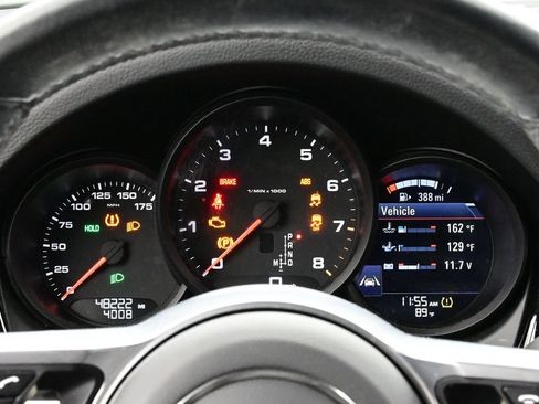 Certified 2021 Porsche Macan AWD/4WD image 15